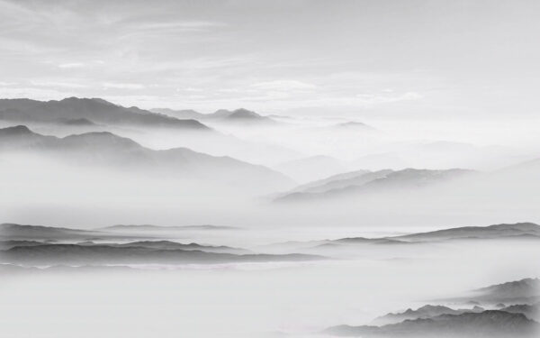 Paisagem de nevoeiro com montanhas Paisagem de nevoeiro com montanhas