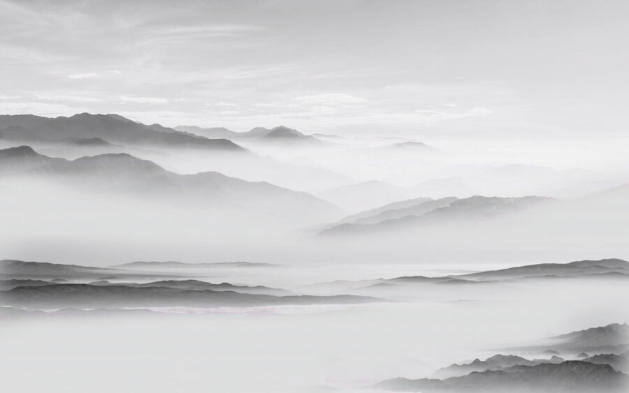 Paisagem de nevoeiro com montanhas