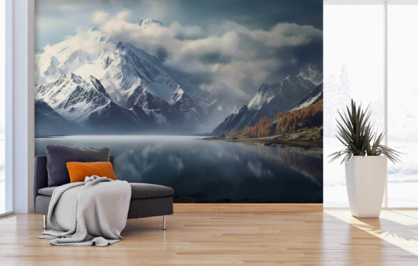 Lago com montanhas cobertas de neve e nuvens Lago com montanhas cobertas de neve e nuvens