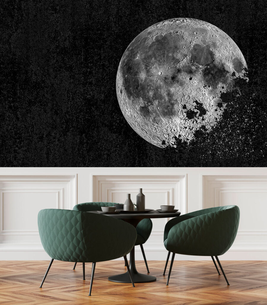 Lua misteriosa num céu escuro.