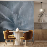 Papel de parede Uma flor branca com uma flor em cima