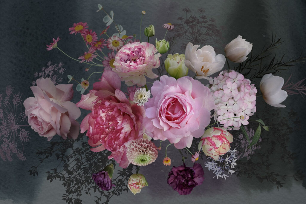 Bouquet de flores sobre um fundo preto Bouquet de flores sobre um fundo preto