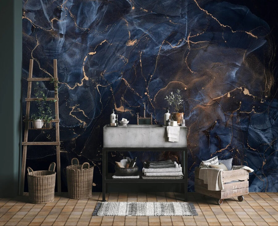 Papel de parede Meia-noite marmoreada com veios de cobre.