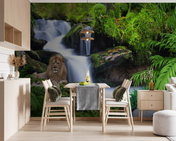 Leão deitado numa rocha junto a uma cascata Leão deitado numa rocha junto a uma cascata