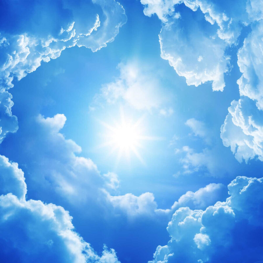 O sol a brilhar através das nuvens
