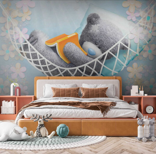 Urso de peluche a dormir numa rede Urso de peluche a dormir numa rede