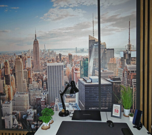 Grande janela com vista para a cidade u59880piw10 600x535 - Grande janela com vista para a cidade