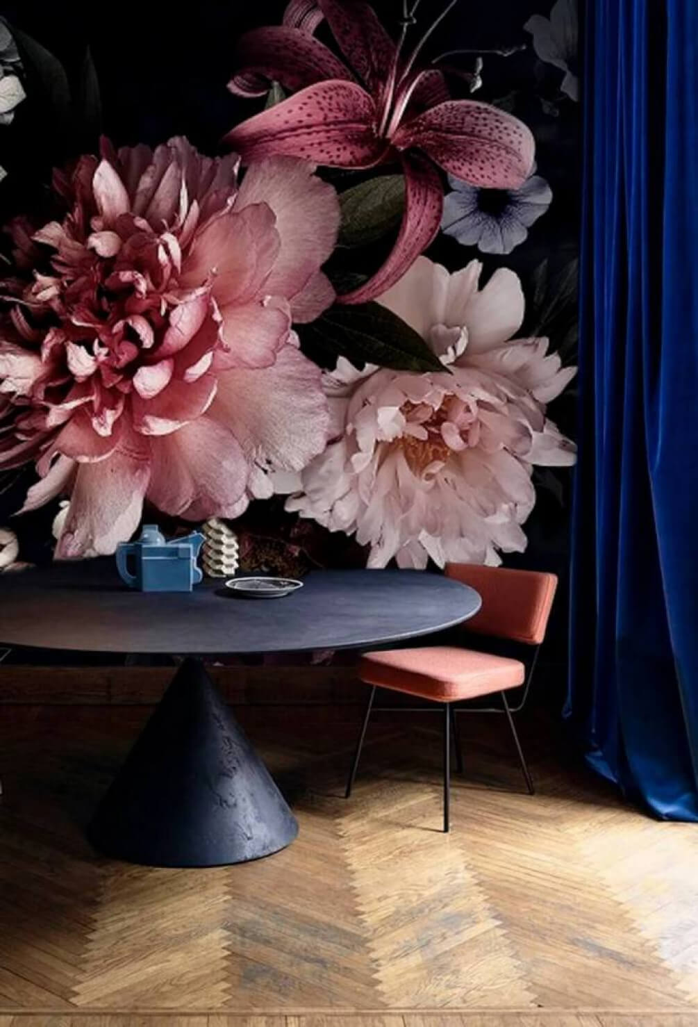 Elegant arrangement of dark blooms Elegant arrangement of dark blooms