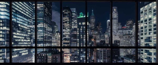 Vista de uma cidade a partir de uma janela à noite Vista de uma cidade a partir de uma janela à noite