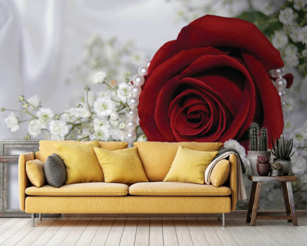 Rosa vermelha e flores brancas Rosa vermelha e flores brancas