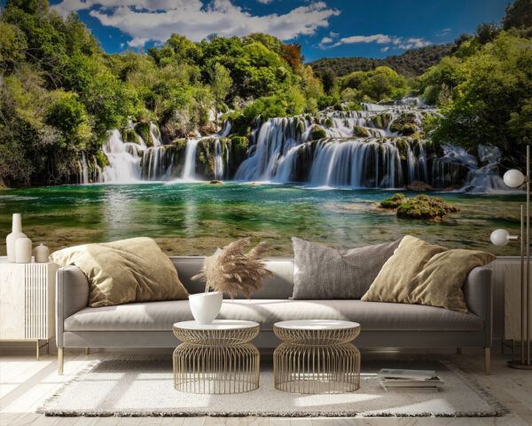 Papel de parede Papel de parede Parque Nacional de Krka rodeado de árvores e de um céu azul (REF: u55775)