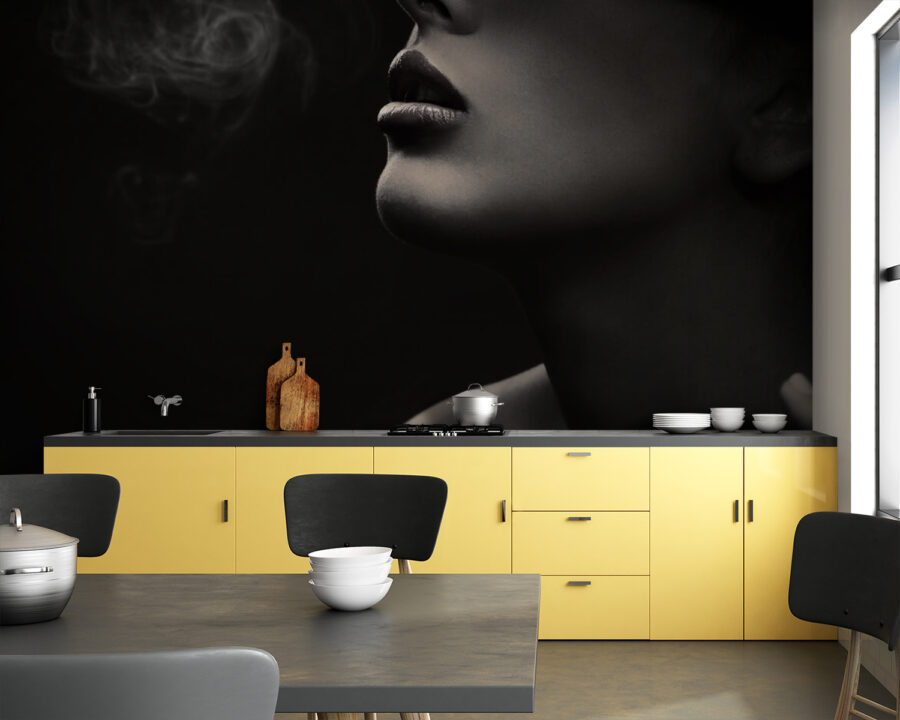 Mulher com um chapéu e a fumar