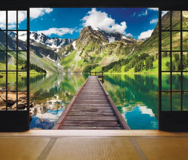 Vista para um lago a partir de um quarto com uma doca de madeira e montanhas Vista para um lago a partir de um quarto com uma doca de madeira e montanhas