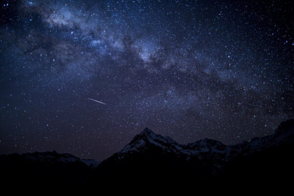 Céu estrelado sobre as montanhas Céu estrelado sobre as montanhas