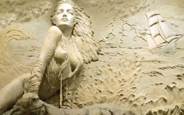 Escultura de uma mulher Escultura de uma mulher