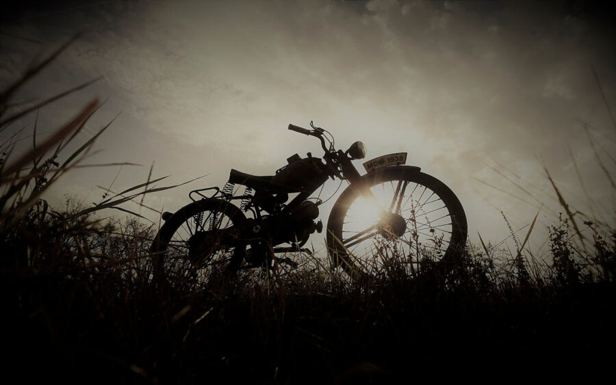 Motociclo num campo