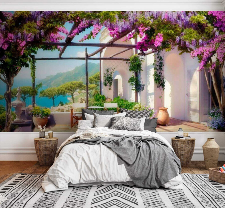 Pátio com flores e plantas roxas