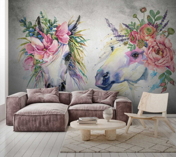 Casal de cavalos com flores na cabeça Casal de cavalos com flores na cabeça