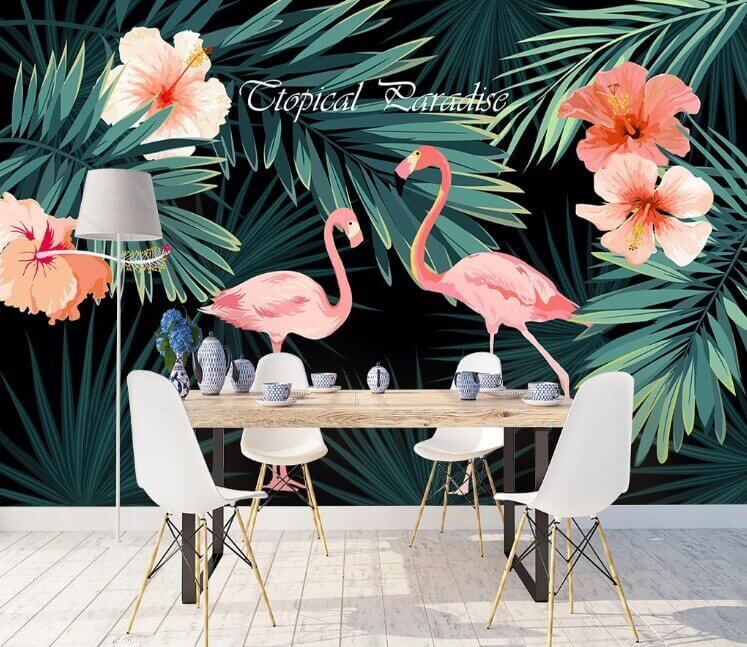 Um par de flamingos cor-de-rosa e flores