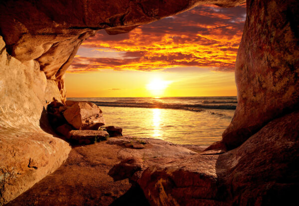 Pôr do sol sobre uma massa de água Pôr do sol sobre uma massa de água
