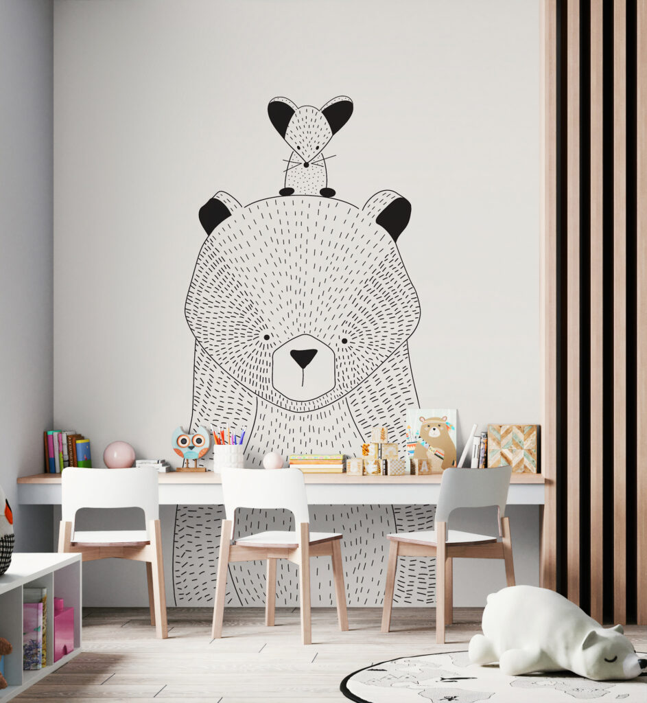 u98483pir1m 943x1024 - Um urso com um rato às costas