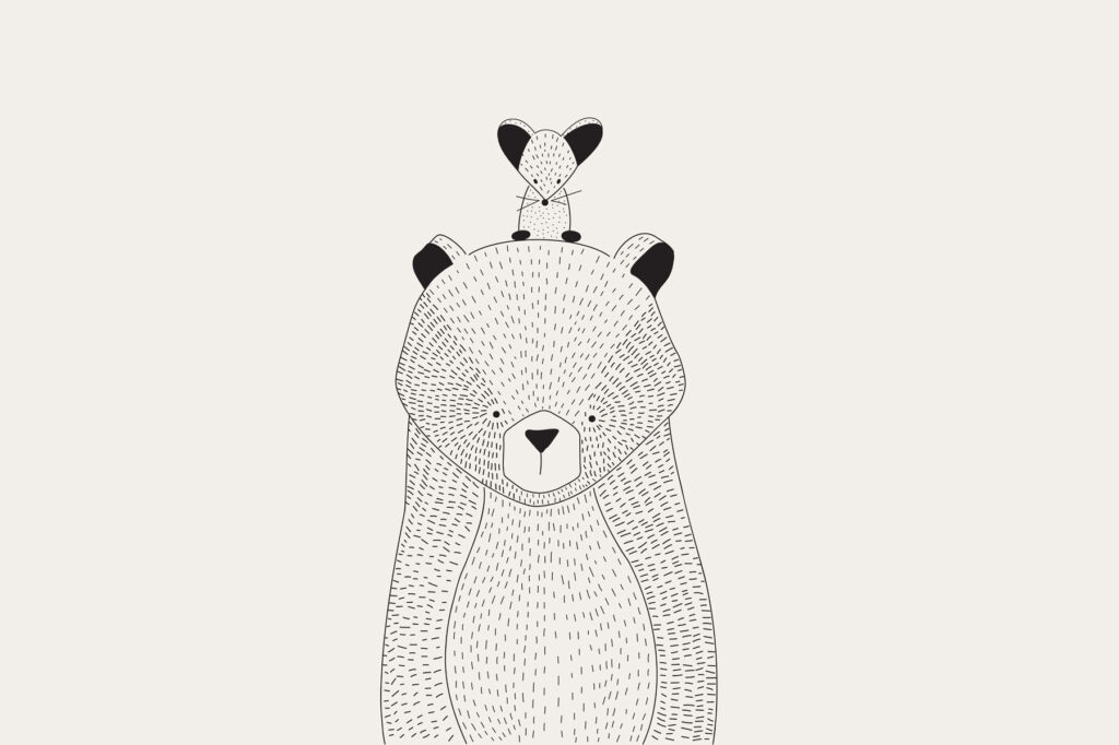 Um urso com um rato às costas Um urso com um rato às costas