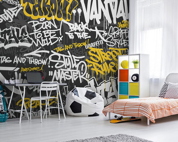 Um graffiti preto e amarelo Um graffiti preto e amarelo