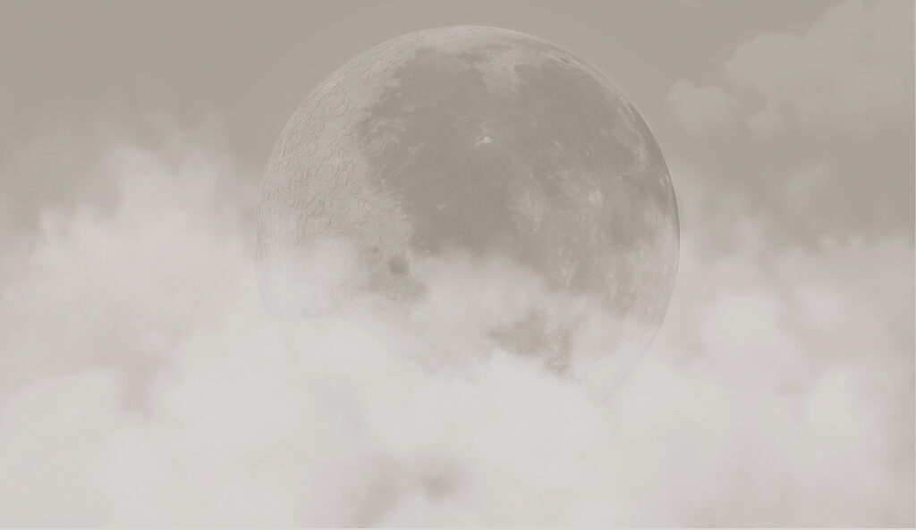 Uma lua nas nuvens Uma lua nas nuvens