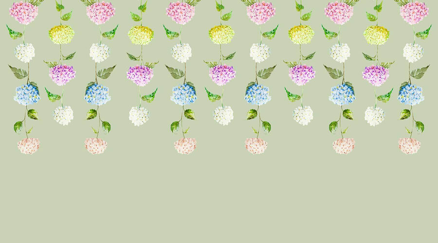 Fileira de flores com folhas verdes