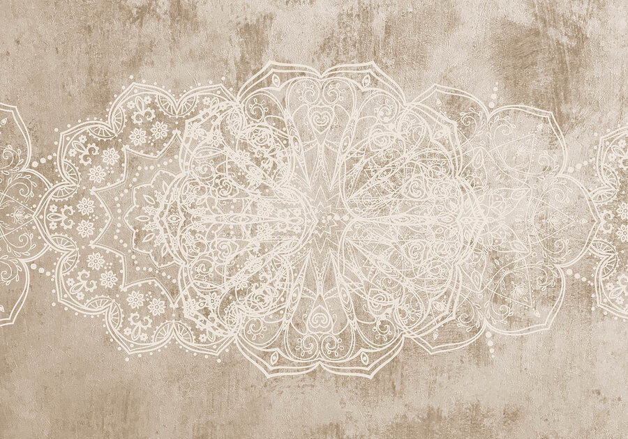 Desenho ornamentado branco sobre uma superfície castanha