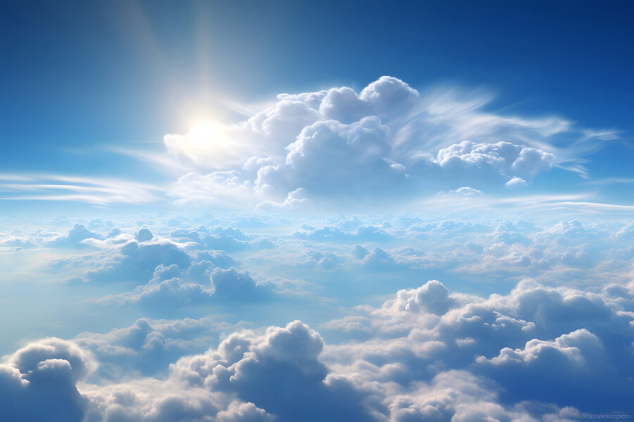 Nuvens e céu azul com nuvens e o sol Nuvens e céu azul com nuvens e o sol