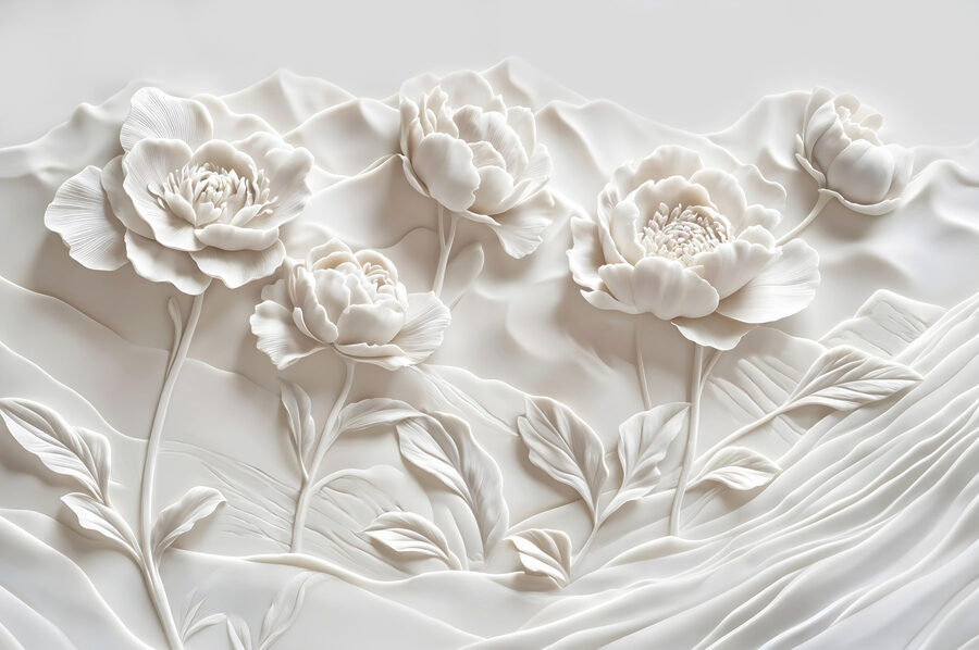 Escultura de uma flor branca numa parede
