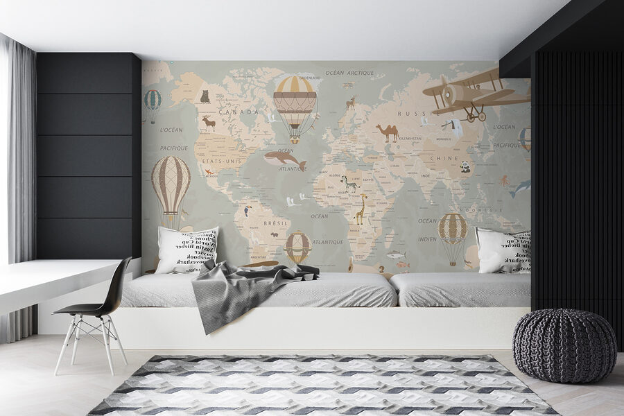 Mapa do mundo com aviões e balões de ar quente