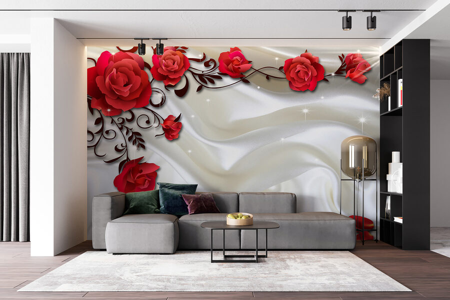 Cetim branco com rosas vermelhas e pétalas