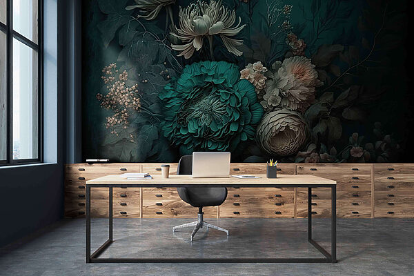 Composição floral elegante com tons profundos. Composição floral elegante com tons profundos.