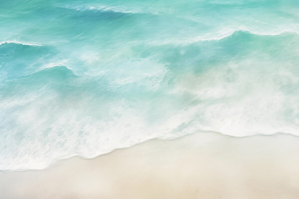 Praia com ondas e areia Praia com ondas e areia