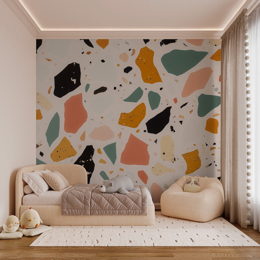 Superfície texturada com fragmentos coloridos.