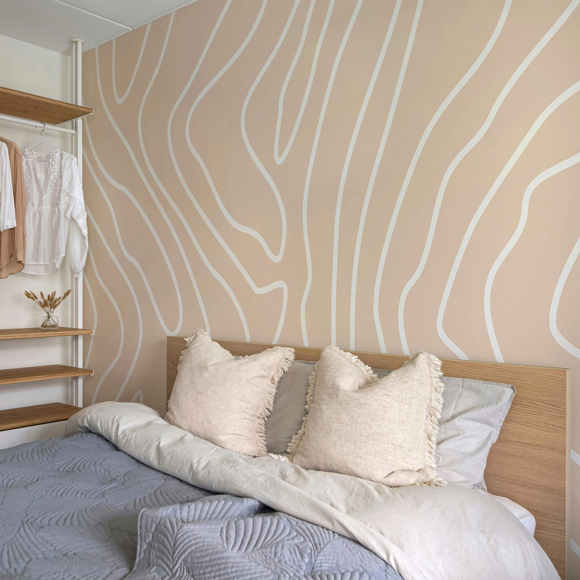 Linhas brancas sobre um fundo cor-de-rosa