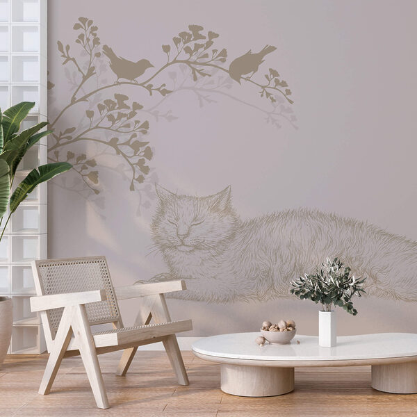 Gato deitado num ramo de árvore