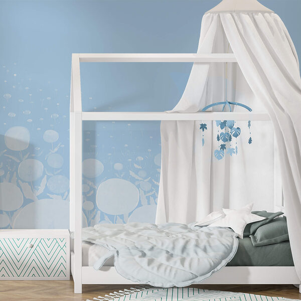 Flores brancas com folhas e fundo azul