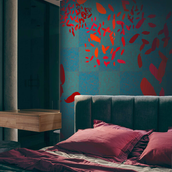 Folhas vermelhas sobre fundo azul