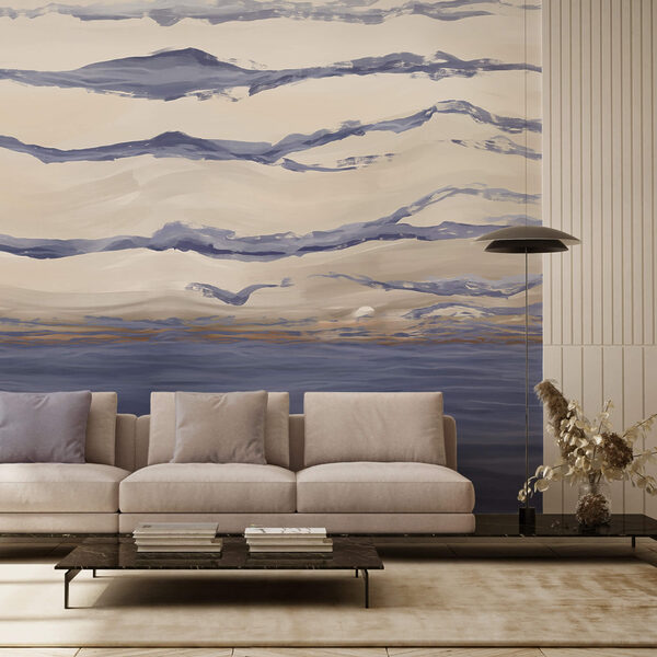 Água com ondas e pássaros voando