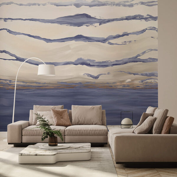 Água com ondas e pássaros voando